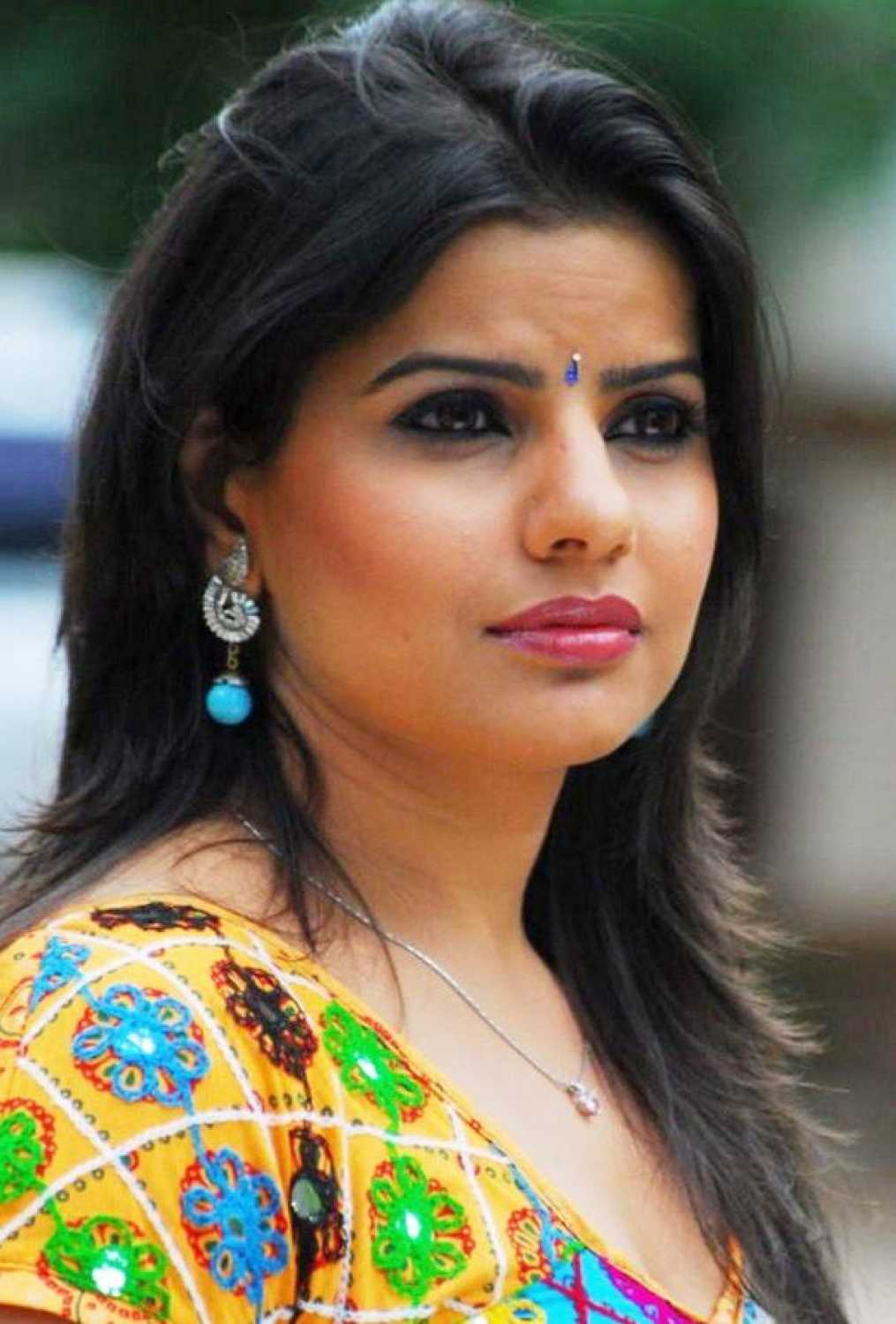 list-of-15-beautiful-bhojpuri-actress-names-with-photos-richa-tiwari